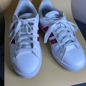 Adidas white red 8.5 tennis shoes